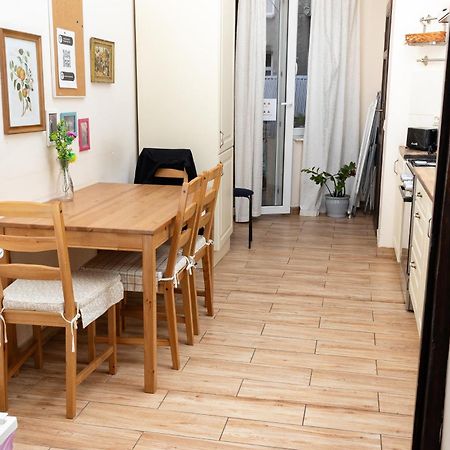 Homely 4 Bedroom Apartment - Old Town - By Upstairs 크라쿠프 외부 사진