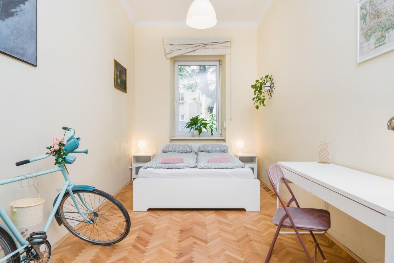Homely 4 Bedroom Apartment - Old Town - By Upstairs 크라쿠프 외부 사진