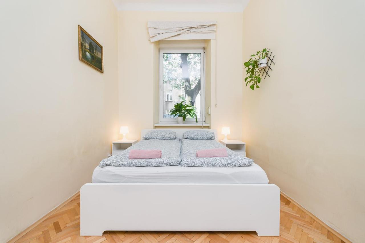 Homely 4 Bedroom Apartment - Old Town - By Upstairs 크라쿠프 외부 사진