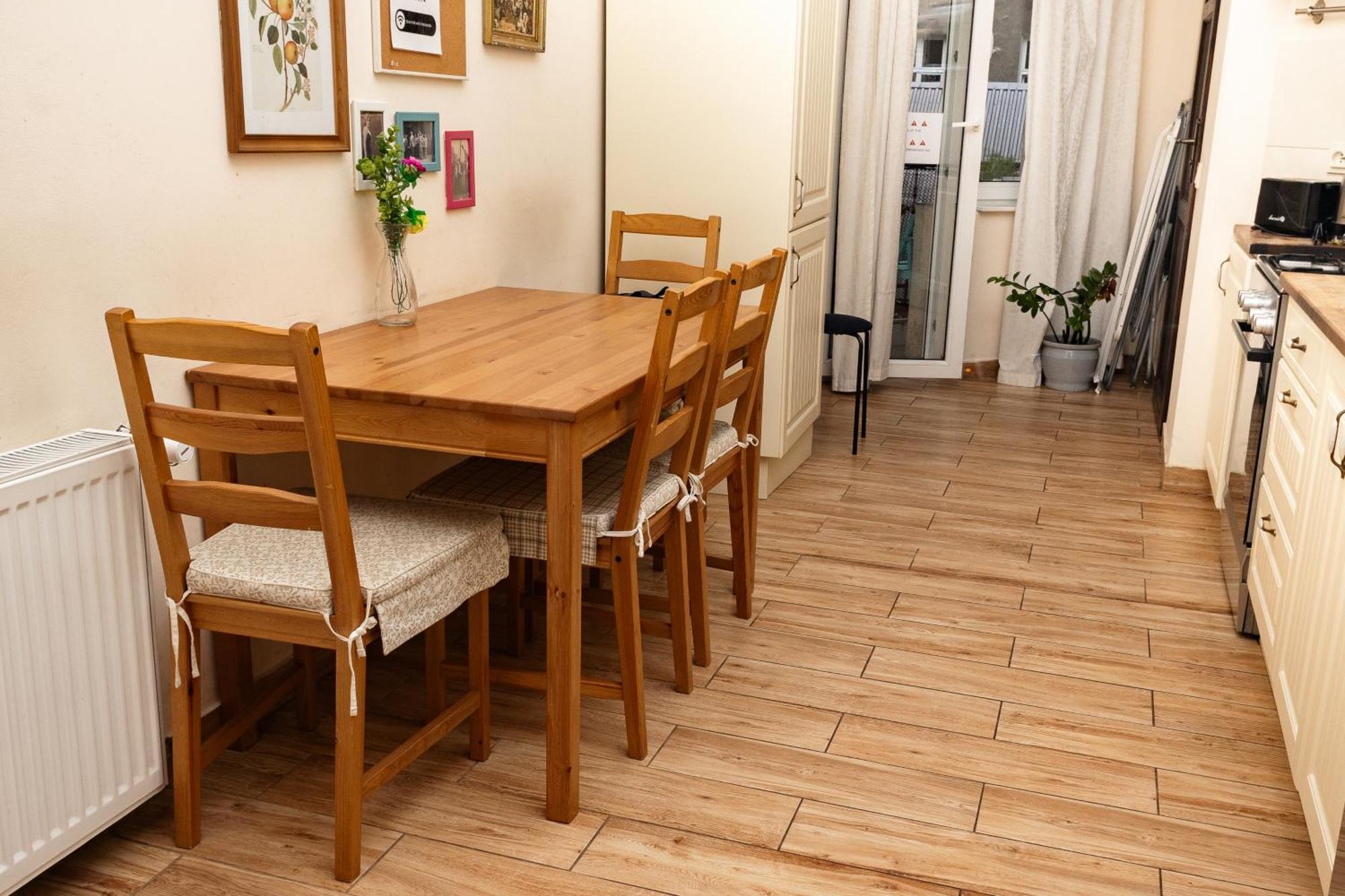 Homely 4 Bedroom Apartment - Old Town - By Upstairs 크라쿠프 외부 사진