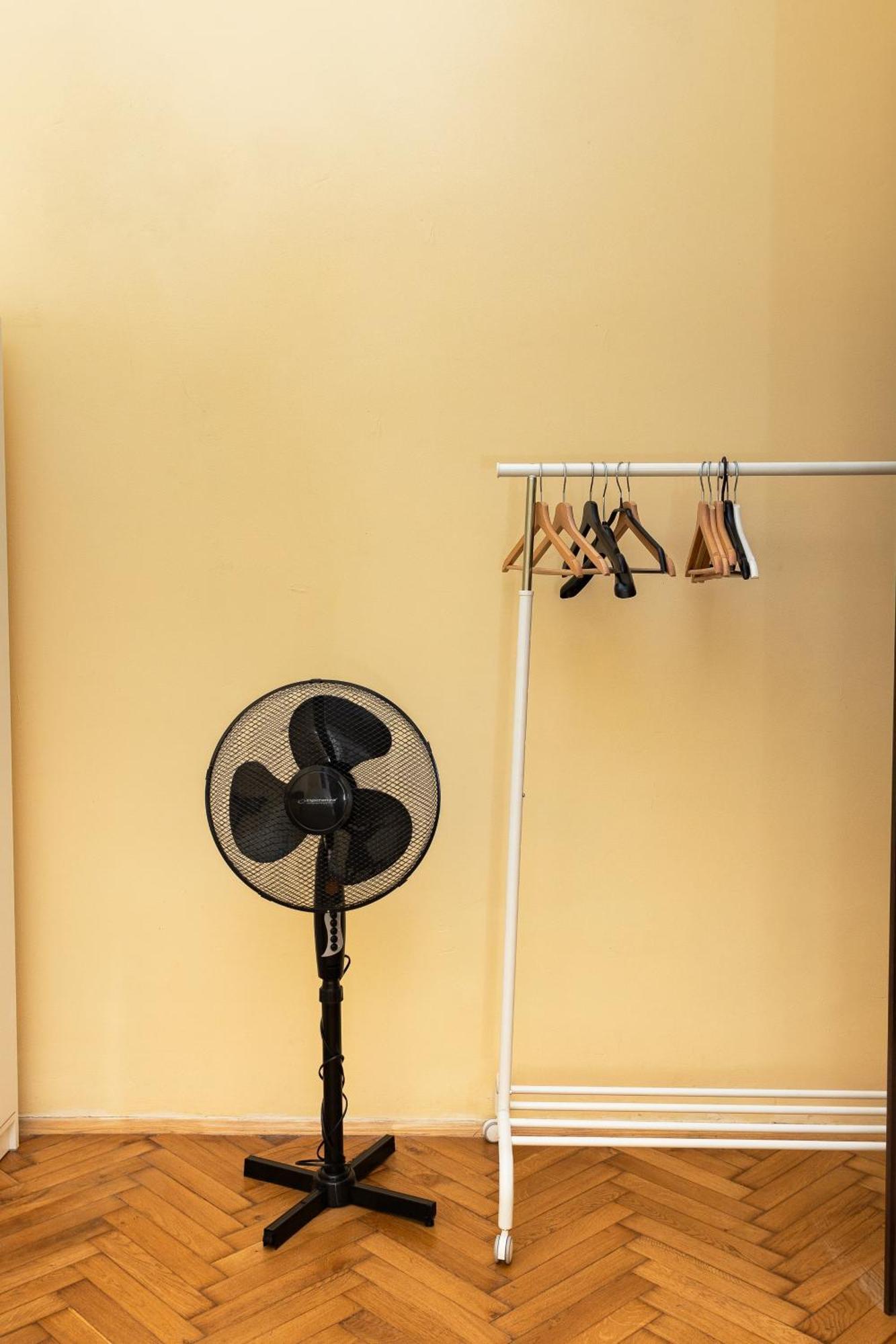 Homely 4 Bedroom Apartment - Old Town - By Upstairs 크라쿠프 외부 사진