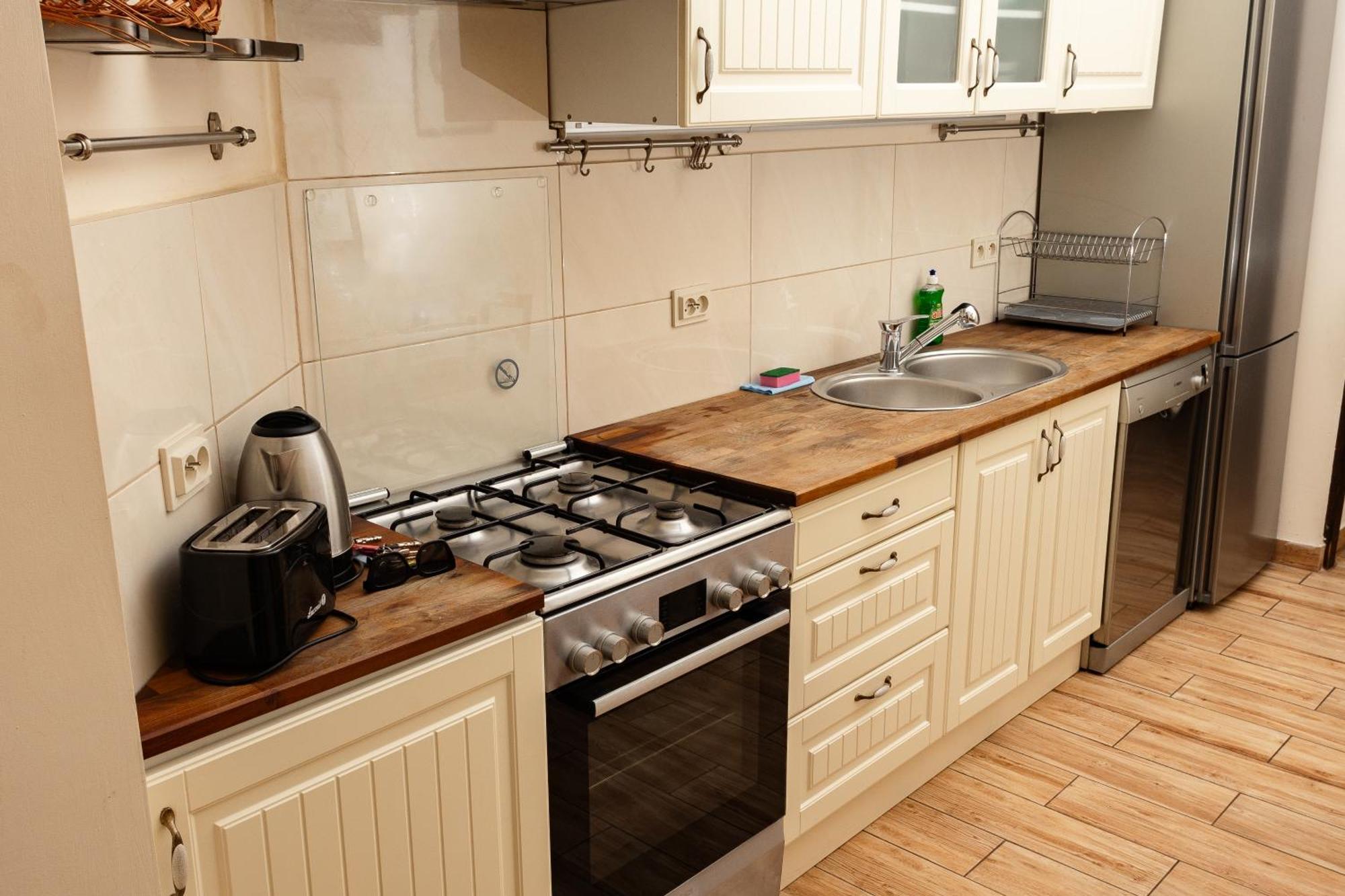 Homely 4 Bedroom Apartment - Old Town - By Upstairs 크라쿠프 외부 사진